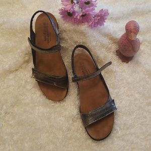 Naot Sandals SZ 40